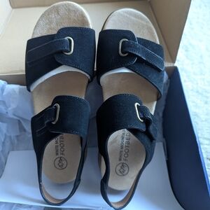 White Mountain Black Suede Sandals